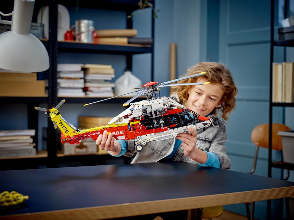 LEGO Technic Helikopter Ratunkowy Airbus H175 42145