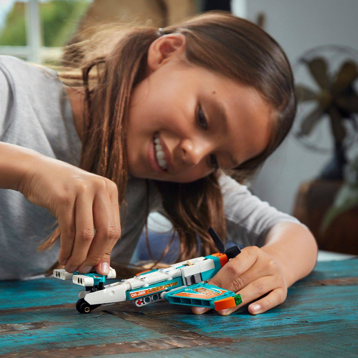 LEGO Technic Samolot wyścigowy model 42117