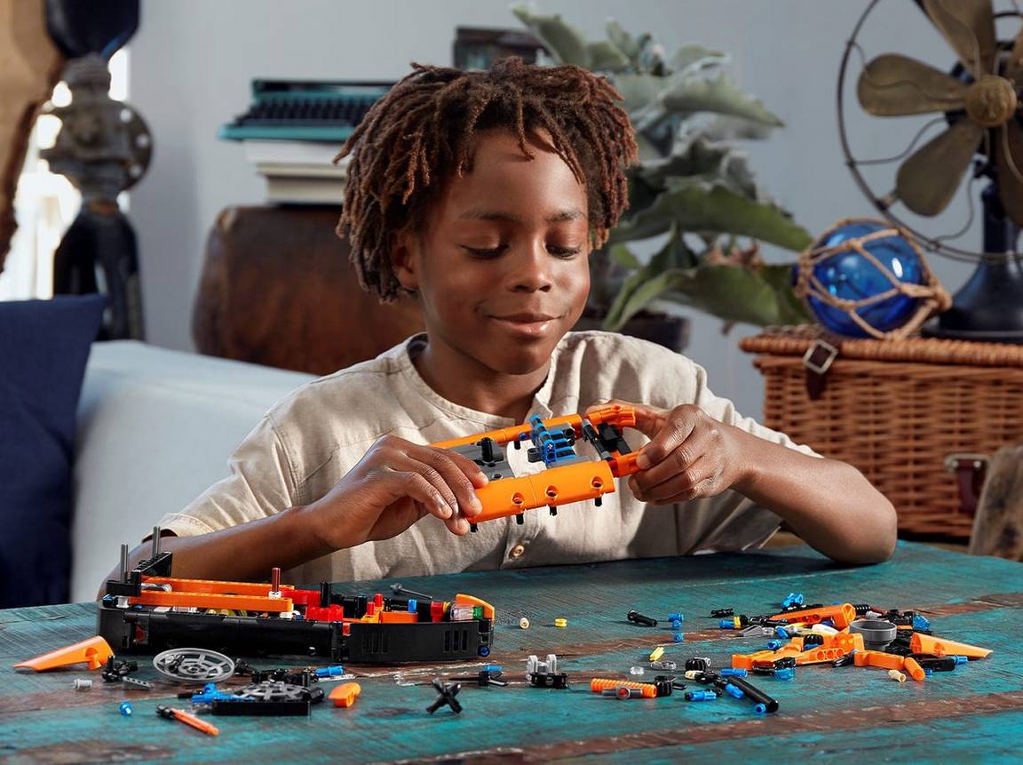 LEGO Technic poduszkowiec ratowniczy 42120