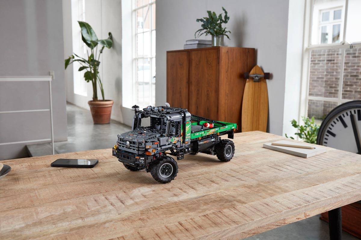 LEGO Technic Ciężarówka Mercedes-Benz Zetros z napędem na 4 koła 42129