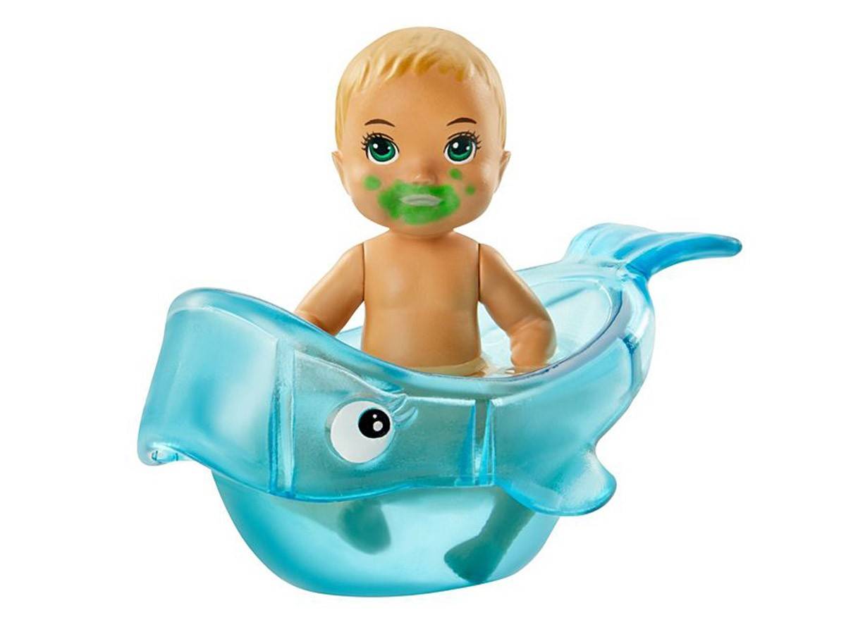 Barbie niemowlę w kąpieli